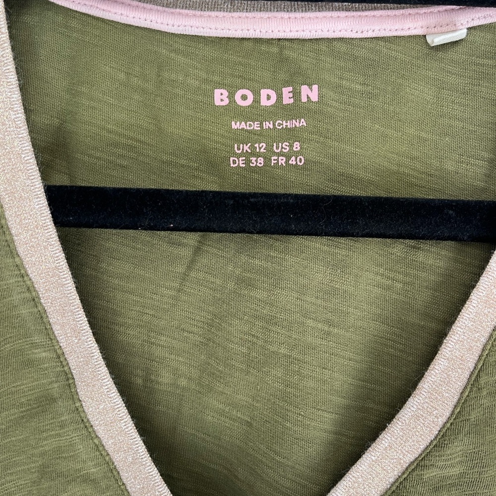 Boden Metallic Trim V Neck T-shirt - Picture 5 of 6